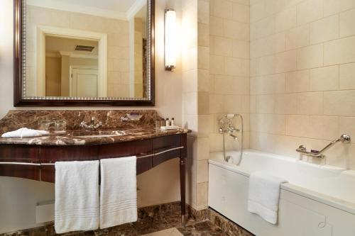 room_27068fb9-e7fb-46fb-8c75-843cc2200d14.jpg