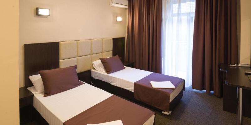room_1c38785a-ce92-4b8a-96a0-fac0a8a7f8ce.jpg