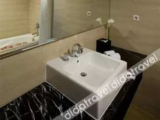 room_e96578d0-79d7-4f5e-a848-aefb496738de.jpg