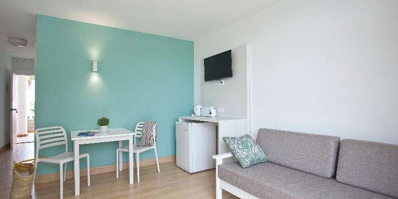 room_53cbca18-31ce-4e08-9592-c06c5cd40f4c.jpg