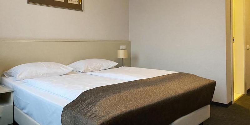 room_dc42e6f9-241b-4dfa-ae3f-b06bf18df2dd.jpg