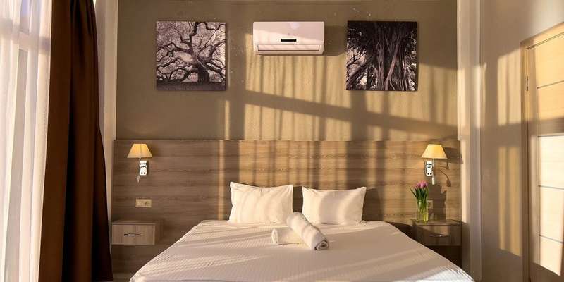 room_770c5595-d680-4ed7-9fd7-4c29595ffd0b