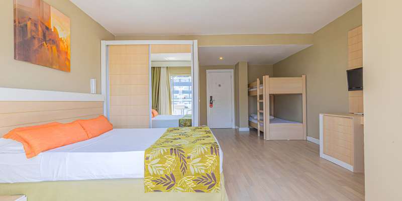 room_250ae7c1-2fe0-4a90-b3c3-e5c8034afd64