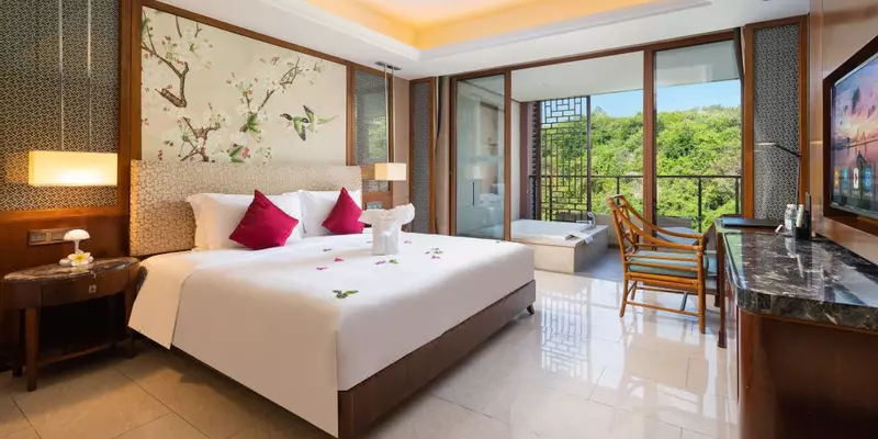 room_2cc36240-59fe-4aeb-ab72-95032a10a801