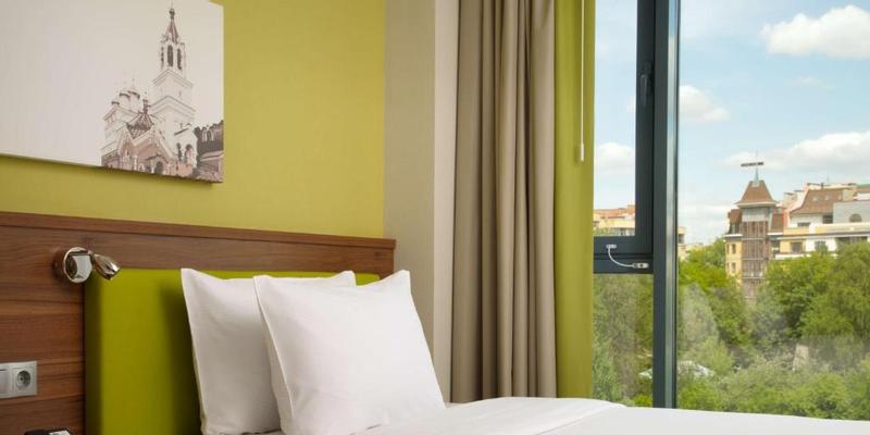 room_43c7ef4e-1afc-4ddc-9192-d8a95cfc9f43