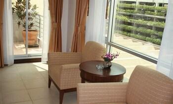 room_4300a896-d634-457b-abaf-b57b11dea05d.jpg