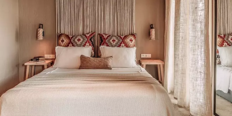 room_0f7ac201-557e-4811-9cbf-d7e910bdcb35
