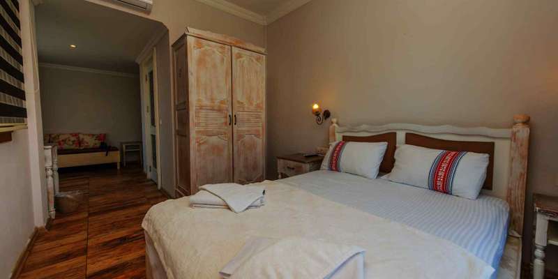 room_e04441b0-ba20-46c5-a8b8-cad5e097b493.jpg