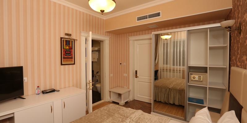room_e9fca3a8-a60f-47d9-be89-8d6d01112703.jpg