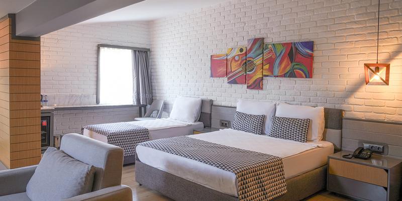 room_5042d683-badc-4dcf-9ffb-a1fc6cd16fbb
