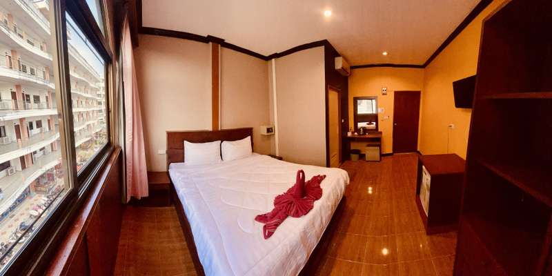 room_d6bd04e4-c8b6-47b5-9396-81139a1040ef.jpg