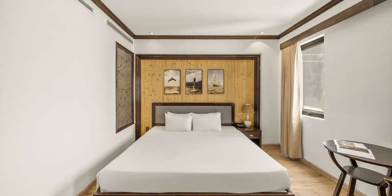 room_90f73b47-9495-45bd-a485-1e1846d5c9c8