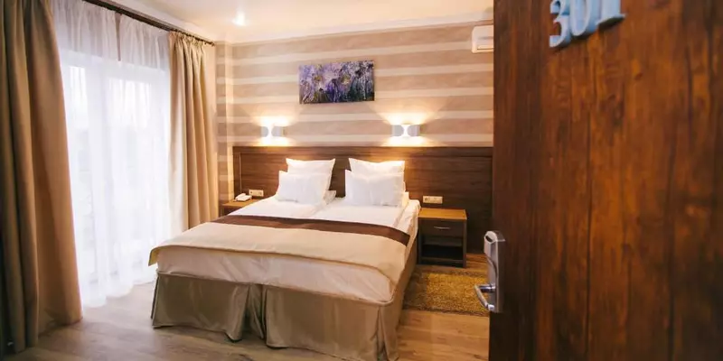 room_dbaa81fd-9fda-4b04-925f-d0327ea50f9d.jpg