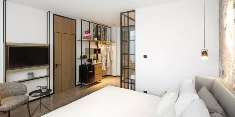room_a77aa32d-6639-4afc-9ba6-2dbd511140c0