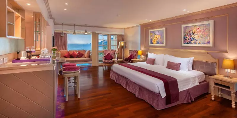 room_2cdf040a-1b55-4102-aca7-1f62e0a0eb74