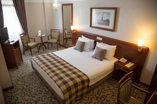 room_48eb51b7-9f6b-48e1-8d5a-09b01f5c9e85.jpg