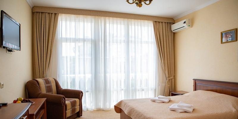 room_cdf922cd-c730-452b-aaad-eef15e5f78c3.jpg