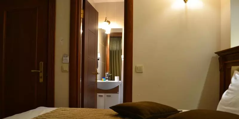 room_e6ba0457-d414-4e5e-979f-2914d8b308c9.jpg