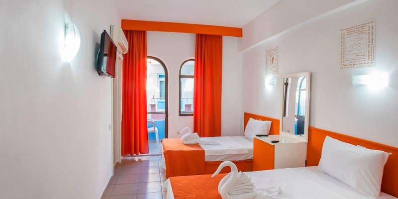 room_42c113ce-d285-4f7e-9bc9-76febe1f5e28
