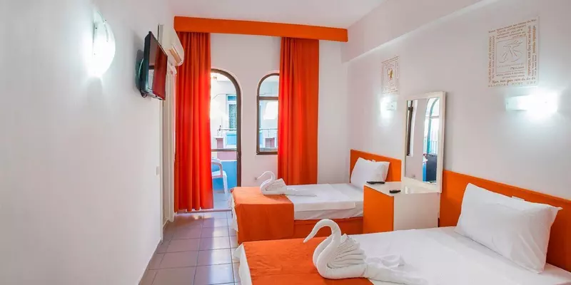 room_42c113ce-d285-4f7e-9bc9-76febe1f5e28
