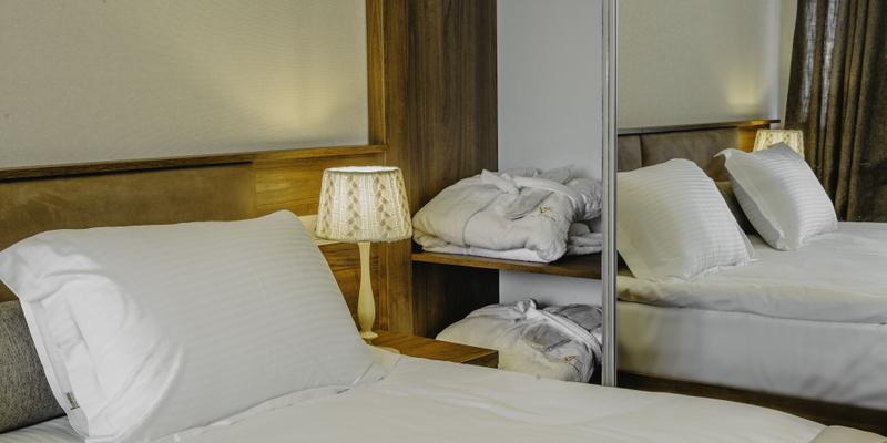 room_e348e2e7-793b-4d08-861d-17a69feef2af.jpg