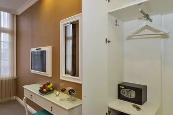 room_a79f0e89-a4bf-415e-904b-75dd761e1720.jpg