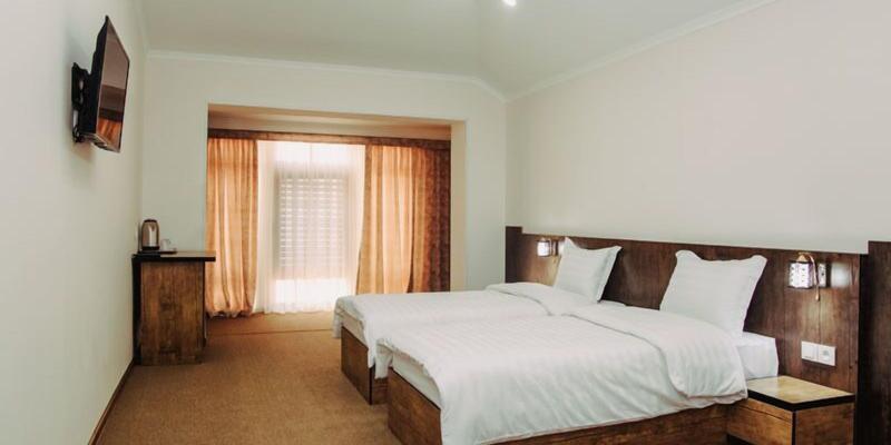room_e6f5ca2e-65b8-4d0b-8ca2-544b285da58c.jpg