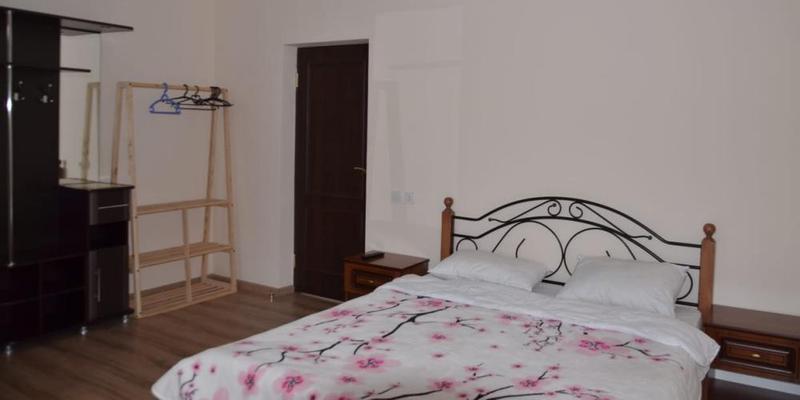 room_c24197ec-8f38-456b-8dd7-817022855e4b