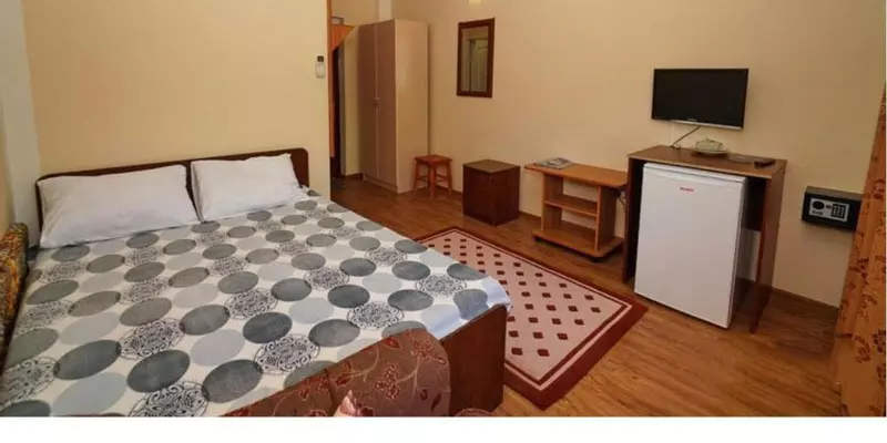 room_2c90e7ab-554a-41e7-9aaa-ea0aa44f1209.jpg