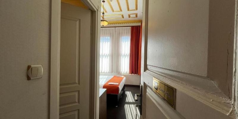 room_6b3fc5c8-f9e3-45ed-83cb-82d06a1b24f2.jpg