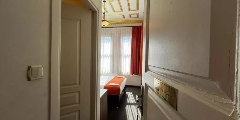 room_6b3fc5c8-f9e3-45ed-83cb-82d06a1b24f2.jpg