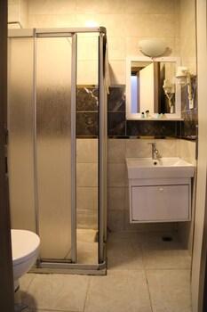 room_5cc316dd-b2ae-4751-8c77-e4f6517b7e65.jpg