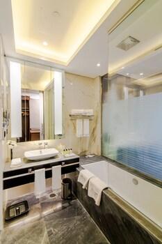 room_f9c36eeb-5061-42bd-b2e9-0f2b948bf7c3.jpg
