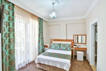 room_e8167f7a-4da8-4cce-b938-6782a184dc2f.jpg