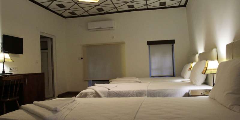 room_f243bc3a-eb1f-4ca2-b3d6-bdd75d3b36b7.jpg