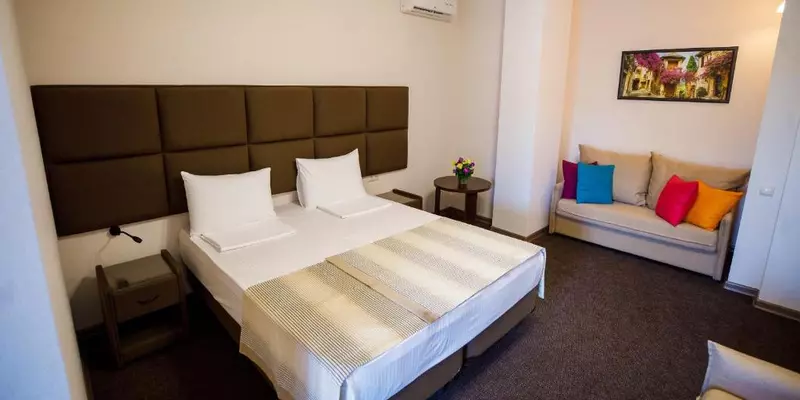 room_e5ee2265-d6fc-425b-96fa-b6694863b383.jpg