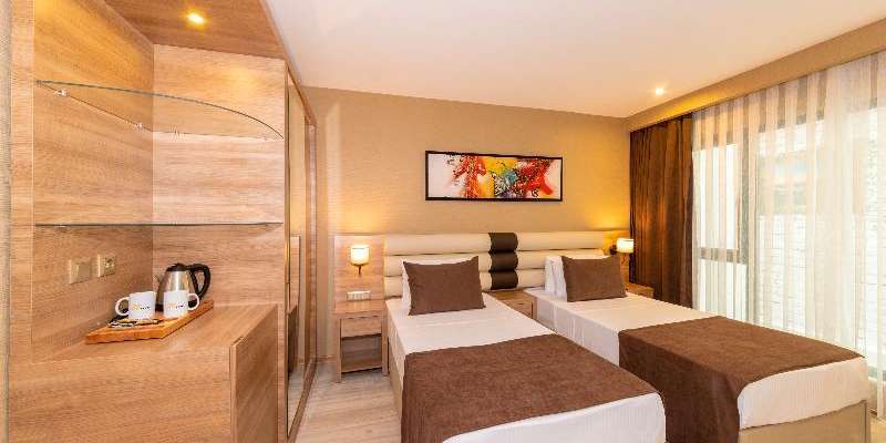 room_e7edc785-5eb9-4229-8f9c-9d7f82c7ff08.jpg
