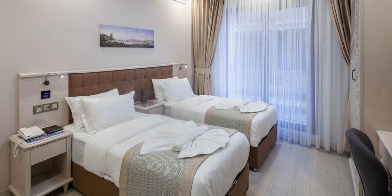 room_024f1911-2f4e-4596-aa7f-205ccba152eb