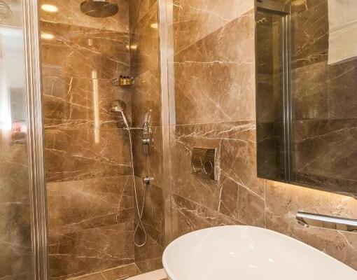 room_a4fac0b1-3964-4dd2-bef3-005934f3b9d3.jpg