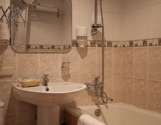 room_fef3dcf4-02f7-4f3e-8862-67a89be7a6d4.jpg