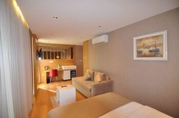 room_94d08a0f-e587-4c4d-bc0b-5c2df322d27a.jpg