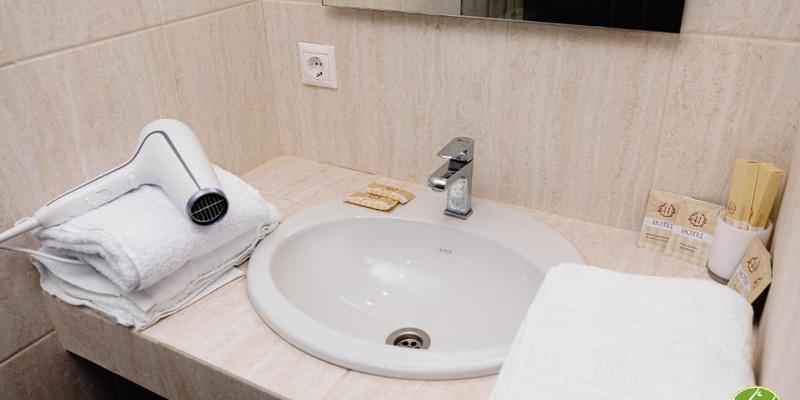 room_a92a218f-fa86-46c2-975f-2c2ee6e4cee0.jpg