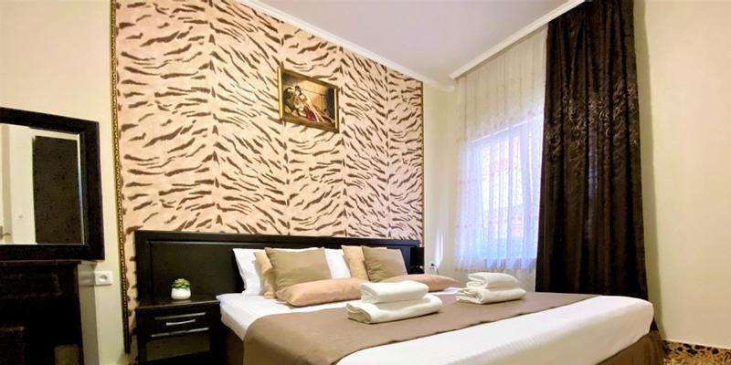 room_25e85572-96df-4987-b927-1d456c946390