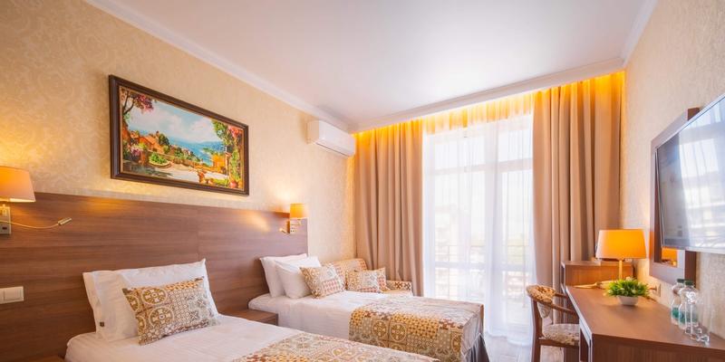 room_07ff7984-7ae0-4e64-bf03-8ef952efcb84