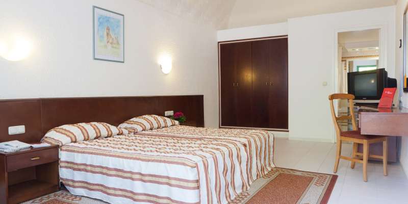 room_60a94f5d-eecf-435c-a1ba-e903adc36429