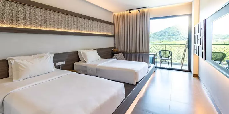 room_2420dc42-e4ec-4683-8898-f4e10083d7ce
