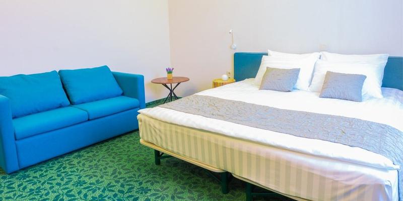 room_33d7d9bb-4a09-49cd-8029-8d98b6d3db8c.jpg