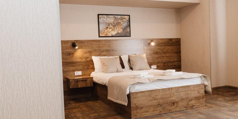 room_fb0d3b3b-d6fa-4cf2-8a6d-7d79af56a229.jpg