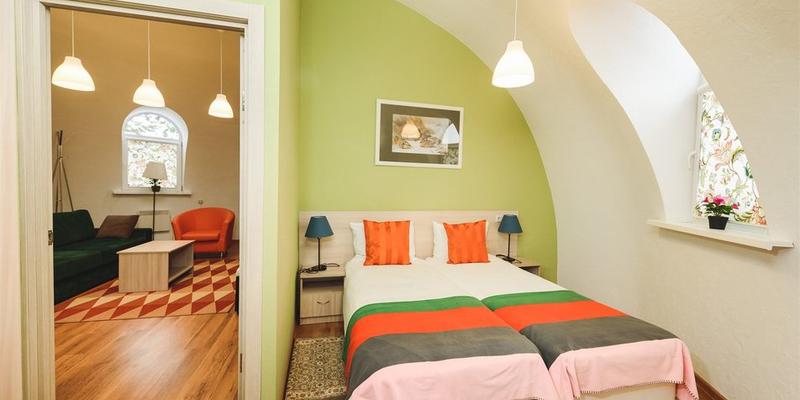 room_21bc0c4c-6d3e-4f92-9b84-6fcd9c59b52b.jpg