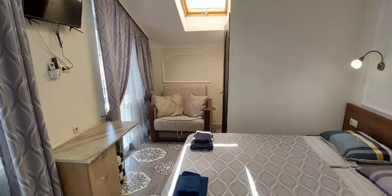room_59ed8570-c658-4e4a-8c2a-6663ce3bbfbc.jpg